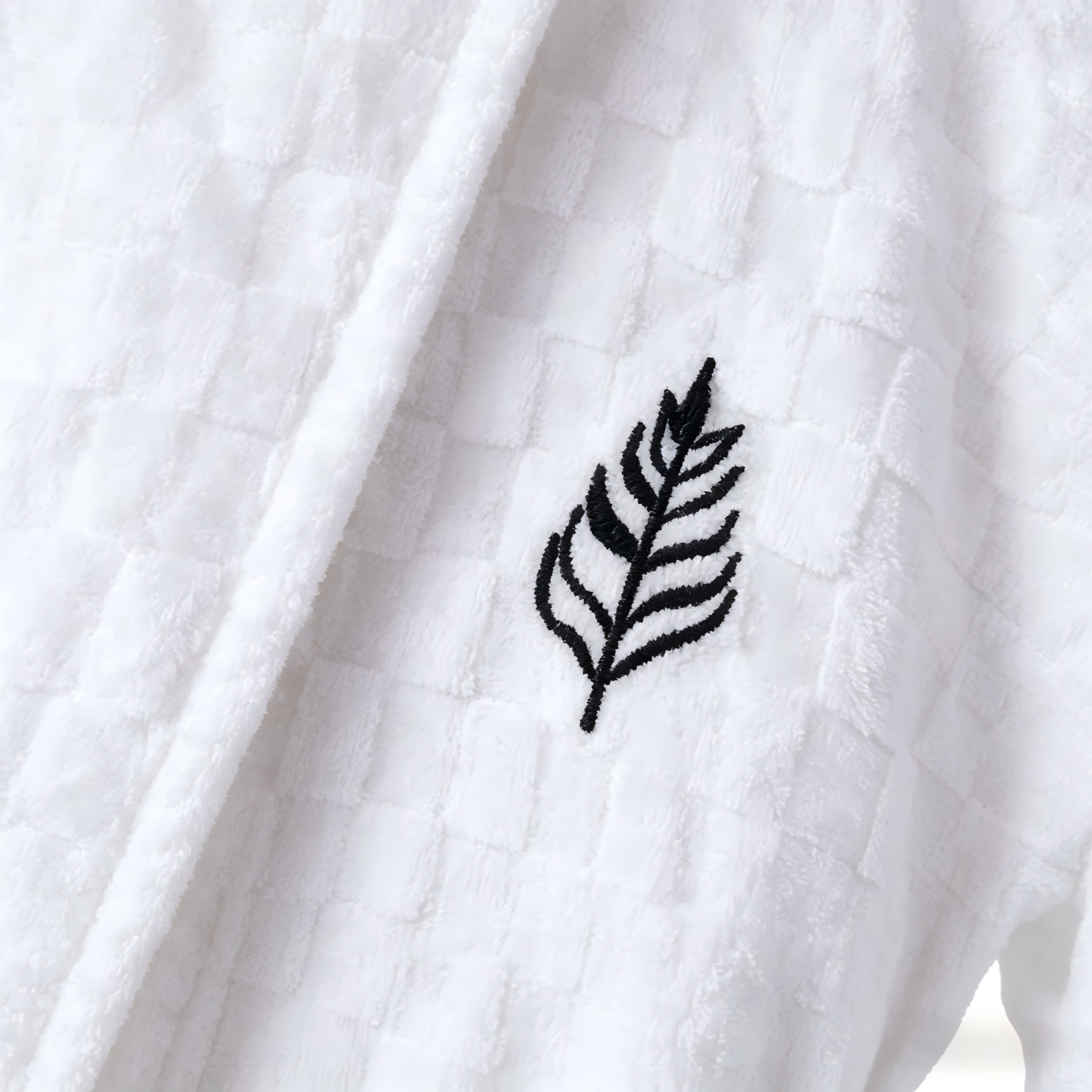 100% Cotton Jacquard Velour Hotel Bathrobe with Shawl Collar for Hotel and Resort