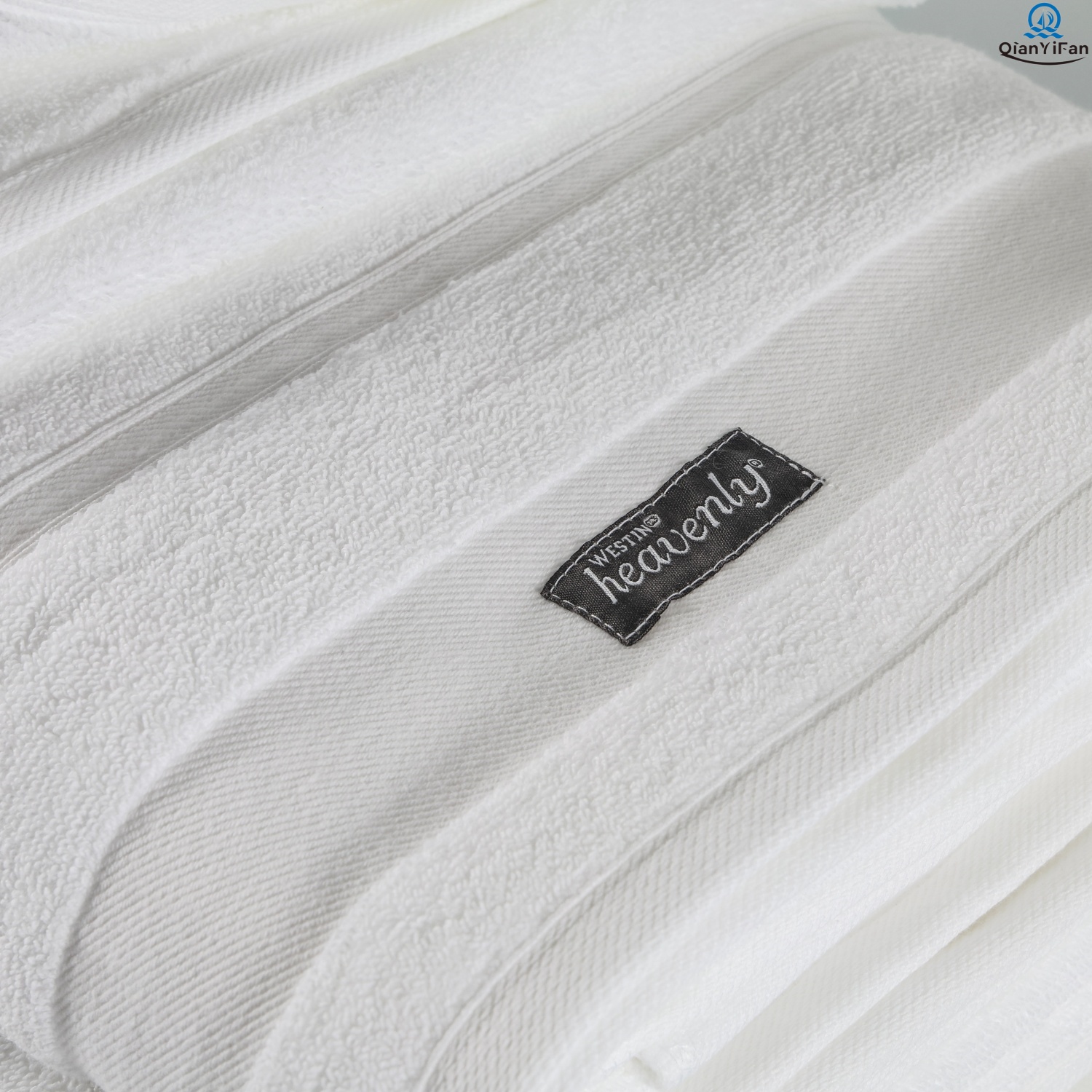 Starred hotel 100% cotton towels are soft, comfortable, and highly absorbent for hotels and resorts.