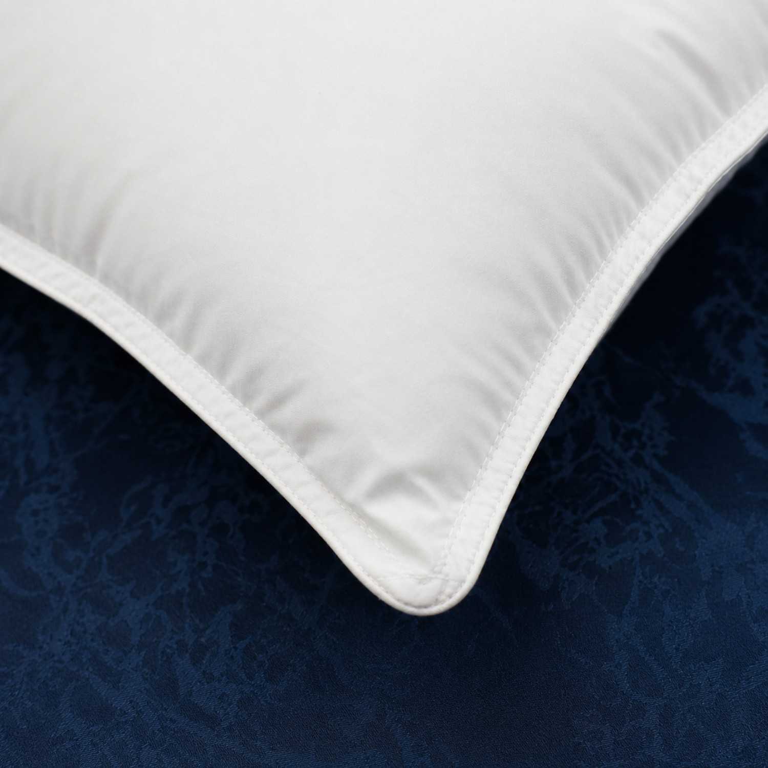 Luxury Hotel Pillow with Custom Filling for Guest Room Bedding